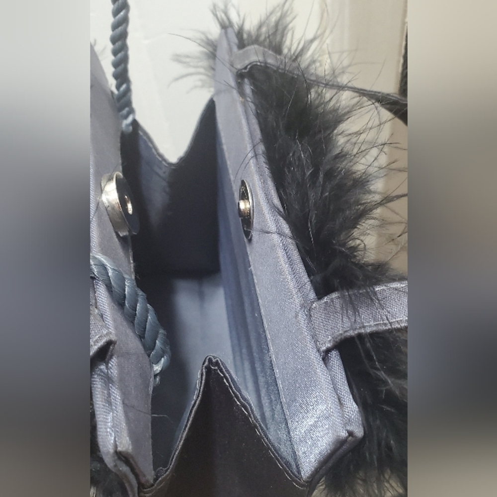 Grey Feather Top Handbag. 🌴 - Picture 3 of 4